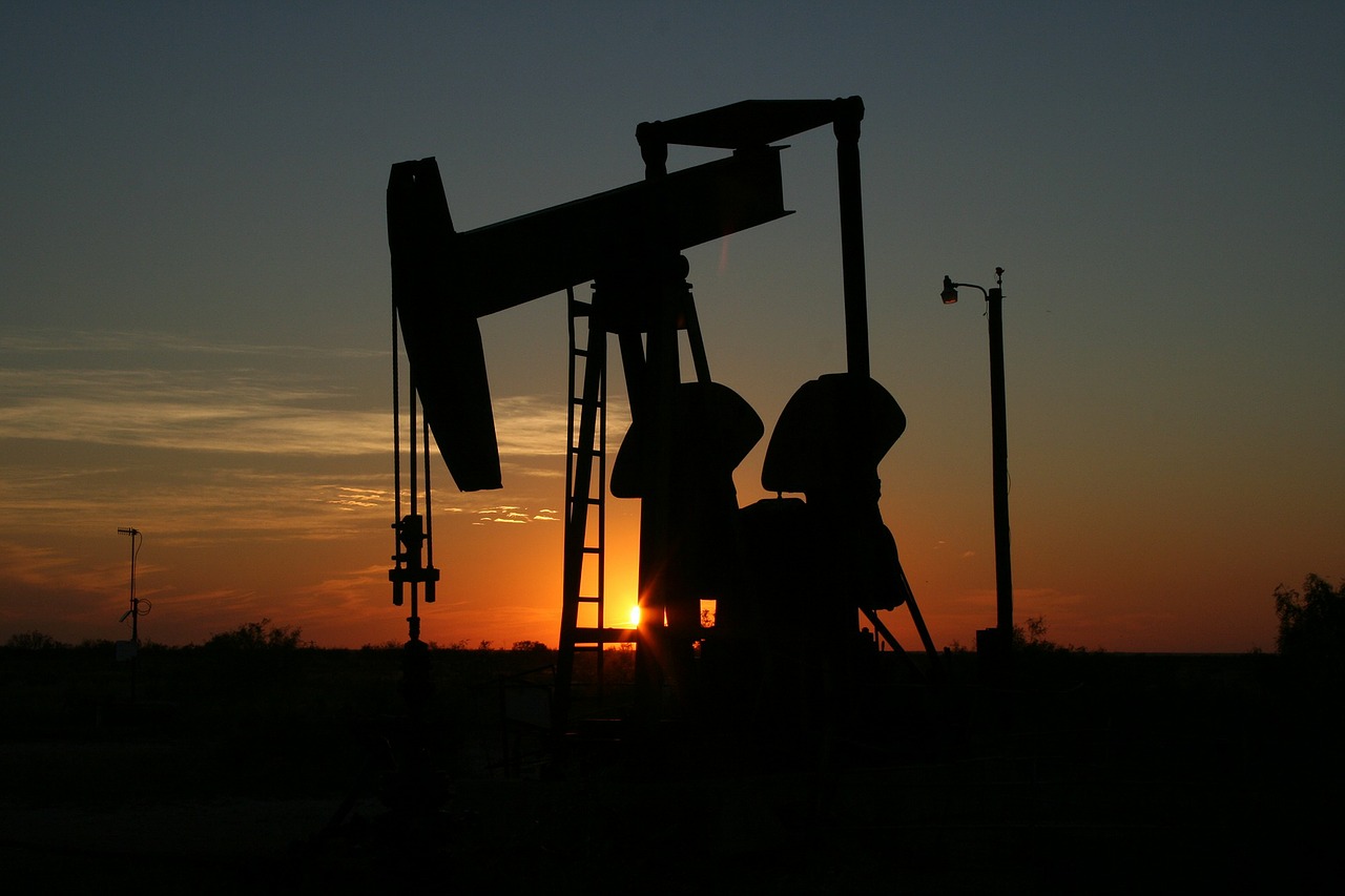 Oversupply of Oil Continues to Hobble Oil Prices